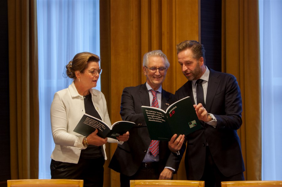 Bericht Agenda Natuurinclusief aangeboden aan demissionair ministers Van der Wal en De Jonge bekijken
